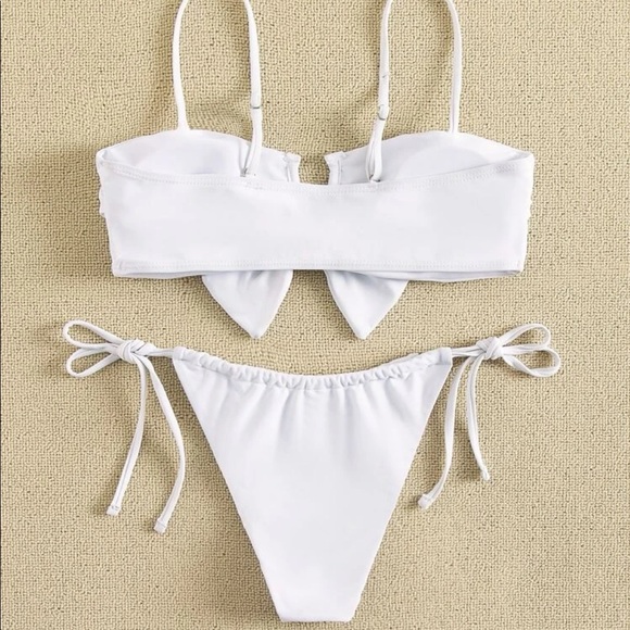 New white bikini - Picture 2 of 11